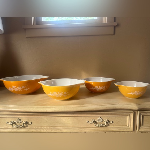 FULL SET Vintage Butterfly Gold Cinderella Nesting Bowls - Picture 1 of 10